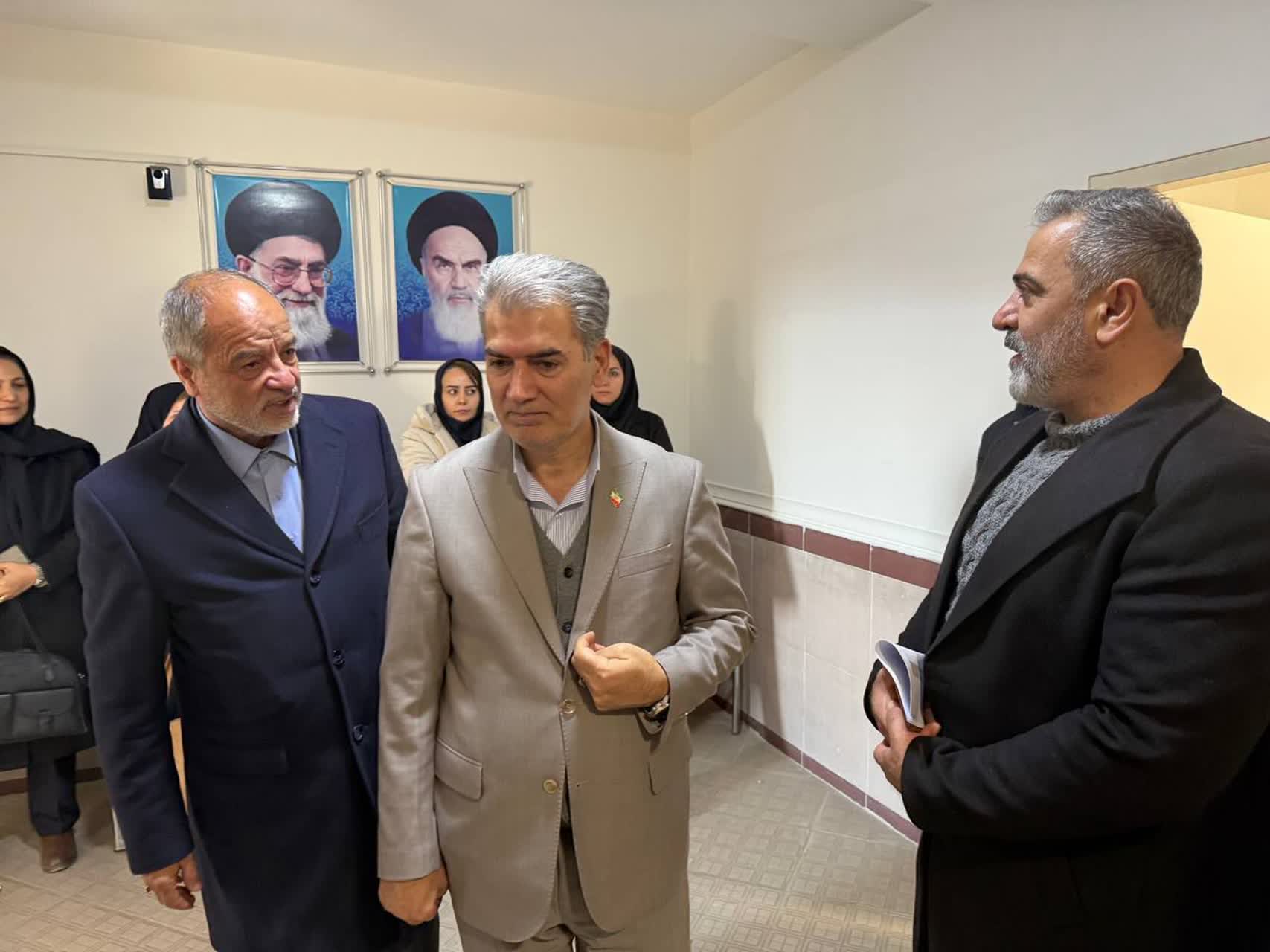 فرماندار شهرستان سلماس بهمراه نماینده مردم شریف شهرستان در مجلس شورای اسلامی از وضعیت خدمات سلامت تازه شهر بازدید کردند