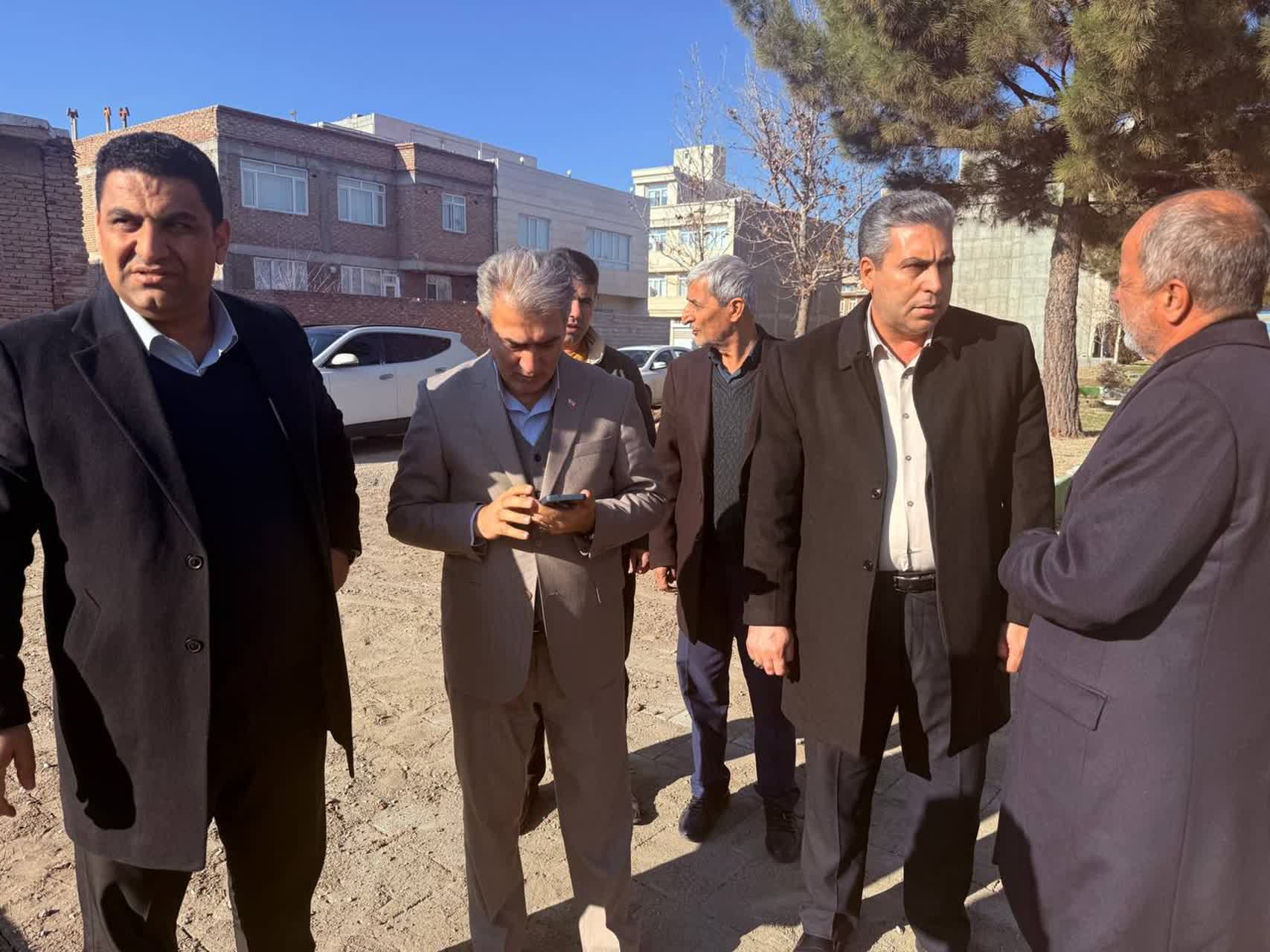 بازدید فرماندار شهرستان،نماینده، شهردار و اعضای شورای اسلامی شهر از فضای سبز جدید بلوار امام رضا(ع)