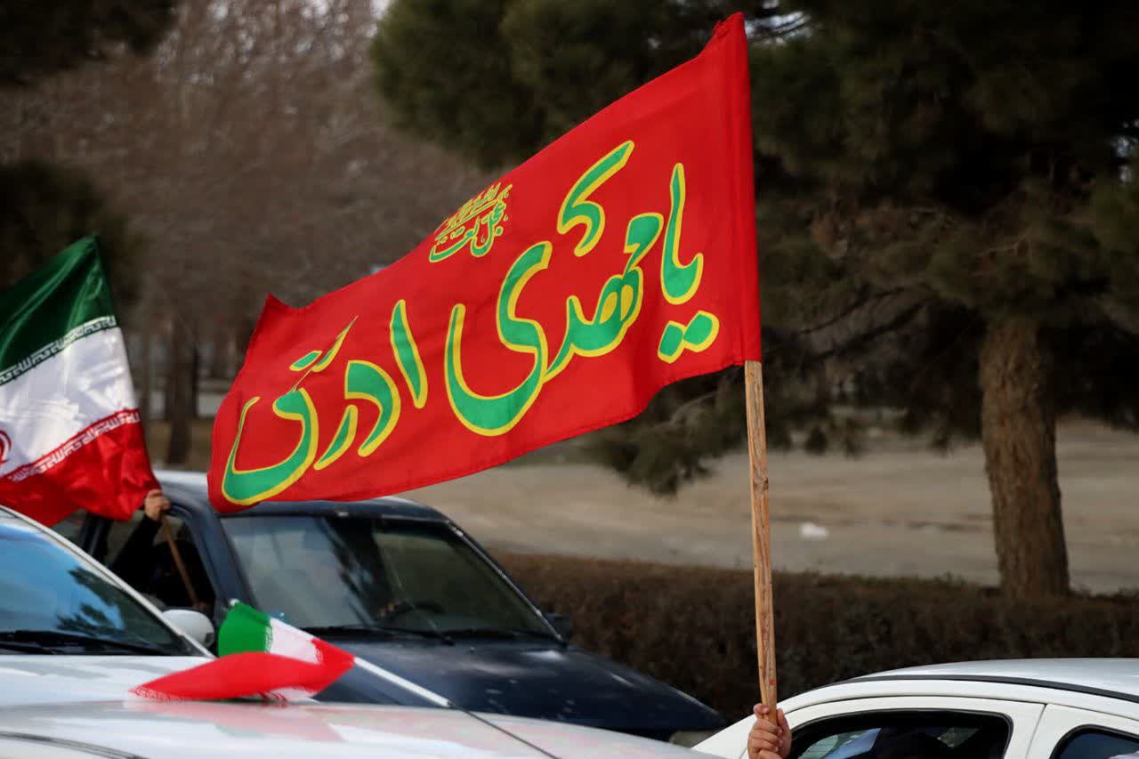 🇮🇷 راهپیمایی خودرویی مردم‌ ولایتمدار شهرستان سلماس در هفدمین روز از حماسه حضور در تداوم اجتماعات بزرگ مردمی.  🗓| سه شنبه 26 اسفند مــاه 1404 🔹️| شهرستان سلماس