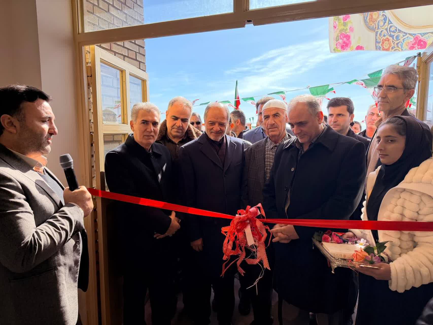 🇮🇷چهل و هفتمین فجر پیروزی🇮🇷  🔹آیین افتتاح مدرسه سه‌کلاسه روستای اوربان با حضور معاون امنیتی استاندار آذربایجان‌غربی، فرماندار شهرستان سلماس، نماینده مردم شریف سلماس در مجلس شورای اسلامی و جمعی از