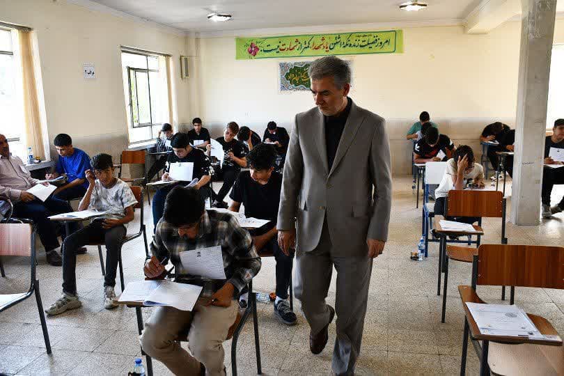 ♦️بازدید فرماندار از روند برگزاری آزمون ورودی پایه دهم