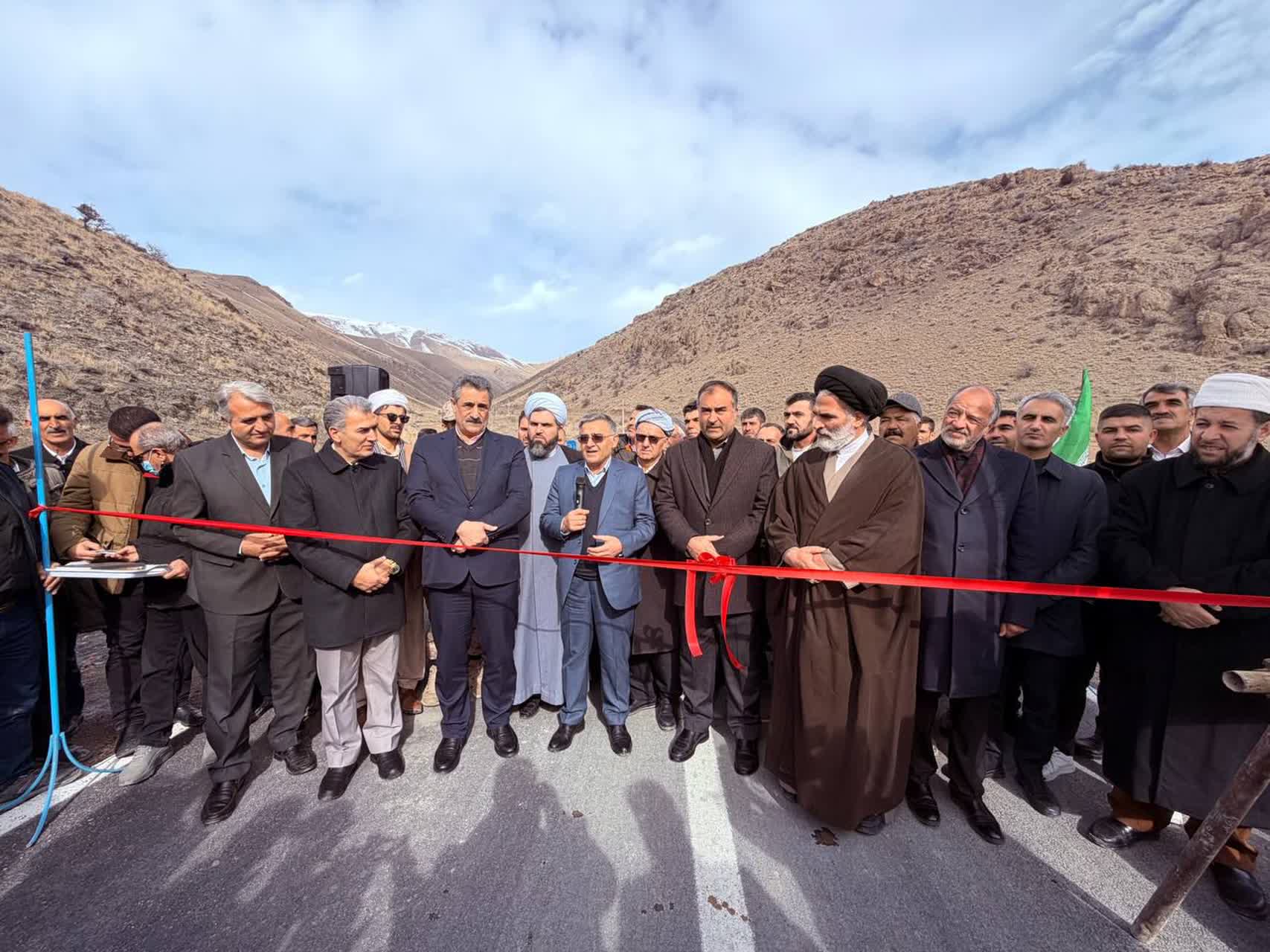 🇮🇷چهل و هفتمین فجر پیروزی🇮🇷  🔹همزمان با حضور معاون وزیر جهاد کشاورزی و رئیس سازمان امور عشایری کشور مجموعه‌ای از پروژه‌های عمرانی و خدماتی امور عشایری به‌طور همزمان افتتاح و به بهره‌برداری رسید.