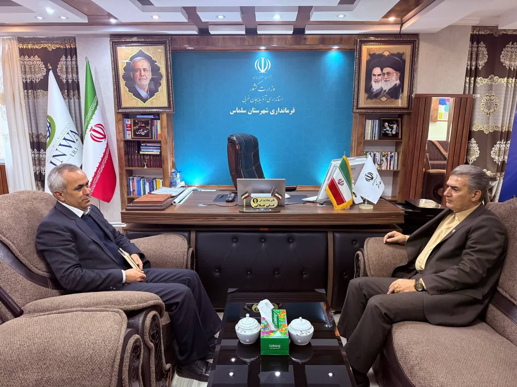 دیدار رییس دانشگاه پیام نور واحد سلماس با فرماندار شهرستان برگزار شد و مسائل و مشکلات مربوط به ساختمان این دانشگاه مورد بحث و بررسی قرار گرفت.