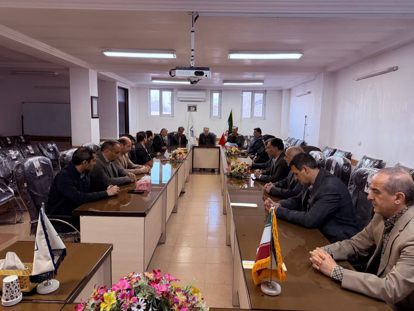 حضور فرماندار و اعضای شورای اداری شهرستان سلماس در سازمان نظام مهندسی به مناسبت 5 اسفند، سالروز بزرگداشت خواجه نصیر الدین طوسی و روز مهندس