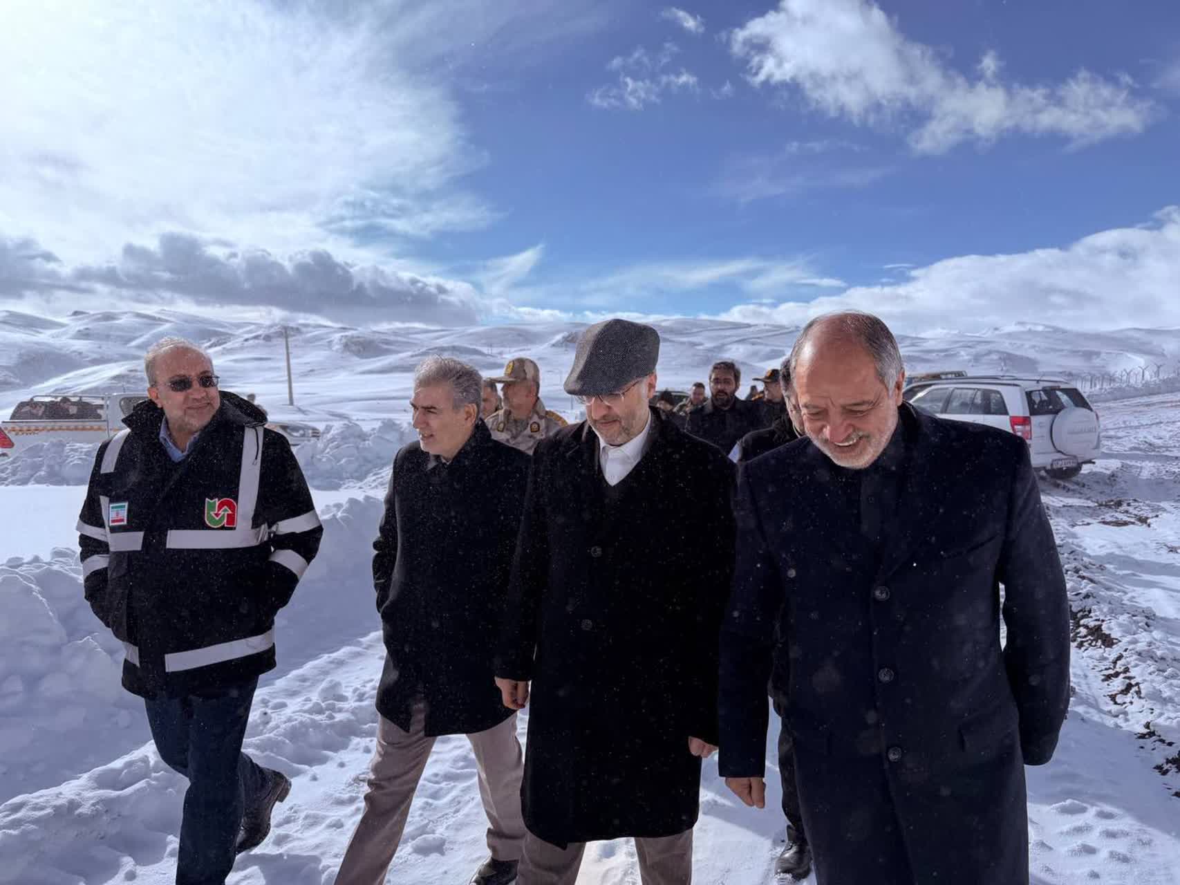 🔹در راستای پیگیری روند راه‌اندازی پایانه مرزی کوزه‌رش‌رئیس سازمان بازرسی استان آذربایجان غربی به‌همراه فرماندار شهرستان سلماس، نماینده مردم سلماس در مجلس شورای اسلامی و جمعی از مدیران کل دستگاه‌های ا