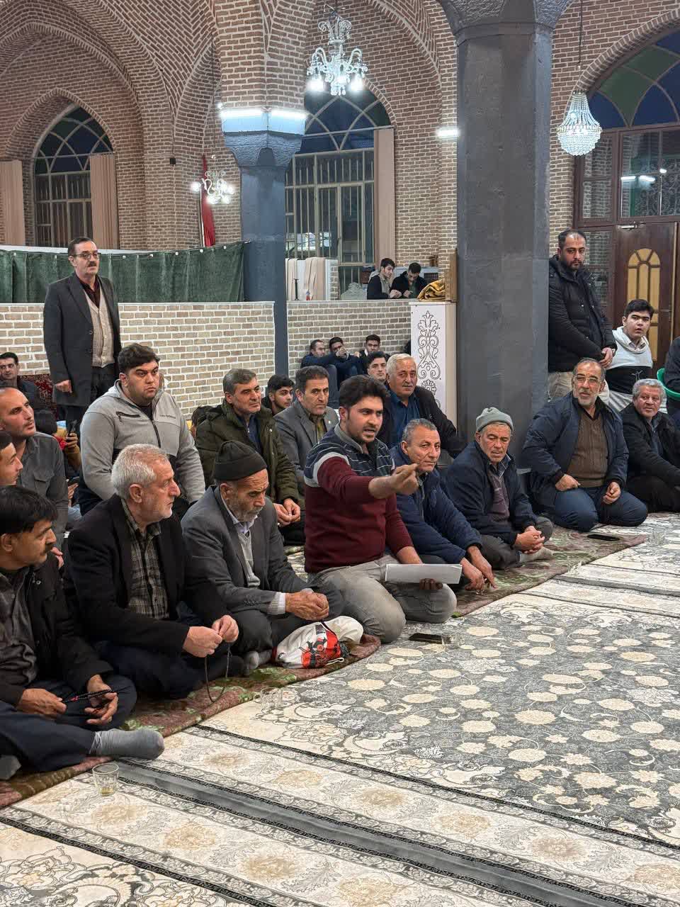 🔰 برگزاری میز خدمت جهادی در سلماس با حضور فرماندار و پاسخگویی مستقیم به مطالبات مردمی