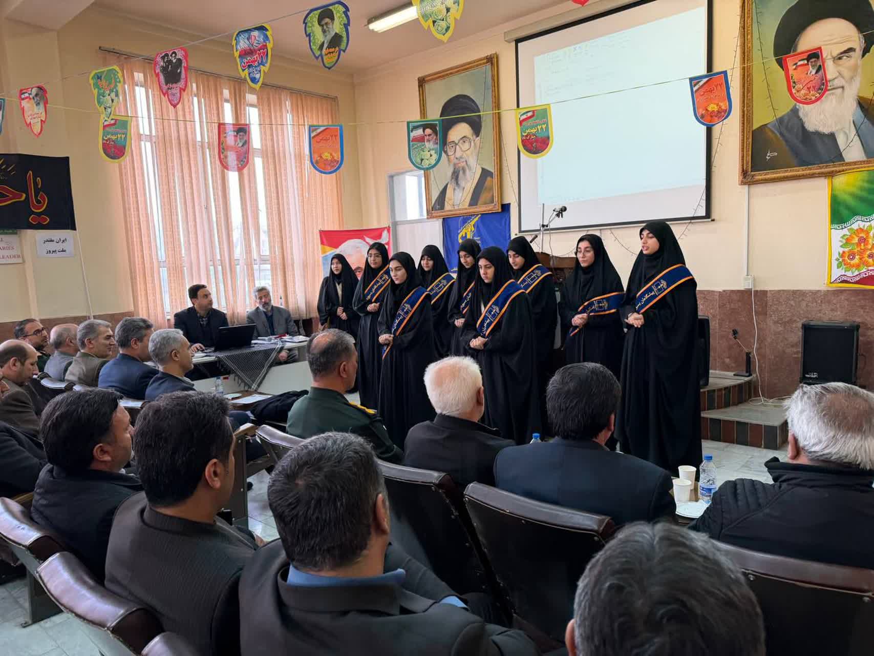 مراسم جشن سالگرد پیروزی انقلاب اسلامی و جشن نیمه شعبان با حضور فرماندار و اعضای شورای اداری در محل سالن اجتماعات مدیریت جهاد کشاورزی برگزار شد.