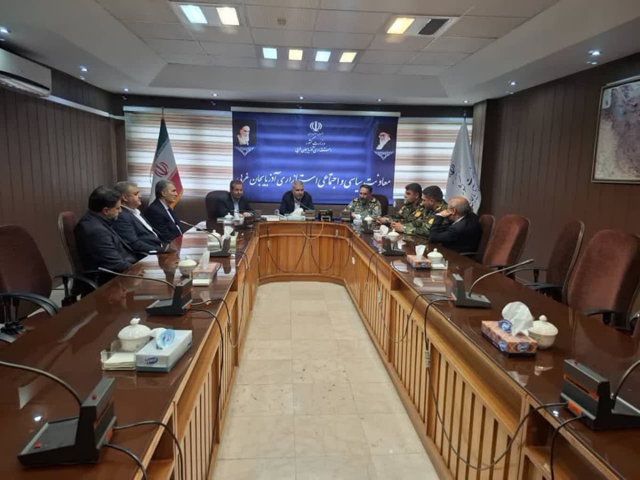 جلسه تقدیر از امیر شفیعی و امیر واحدی با حضور مسئولان ارشد استان
