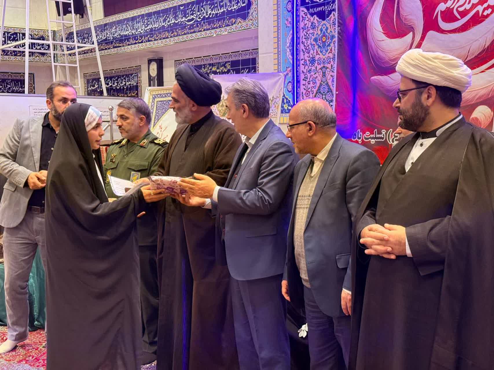 آیین اختتامیه اعتکاف دانش‌آموزی شهرستان سلماس با حضور فرماندار، امام جمعه و فرمانده سپاه این شهرستان در مسجد حضرت علی‌اصغر(ع) برگزار شد.