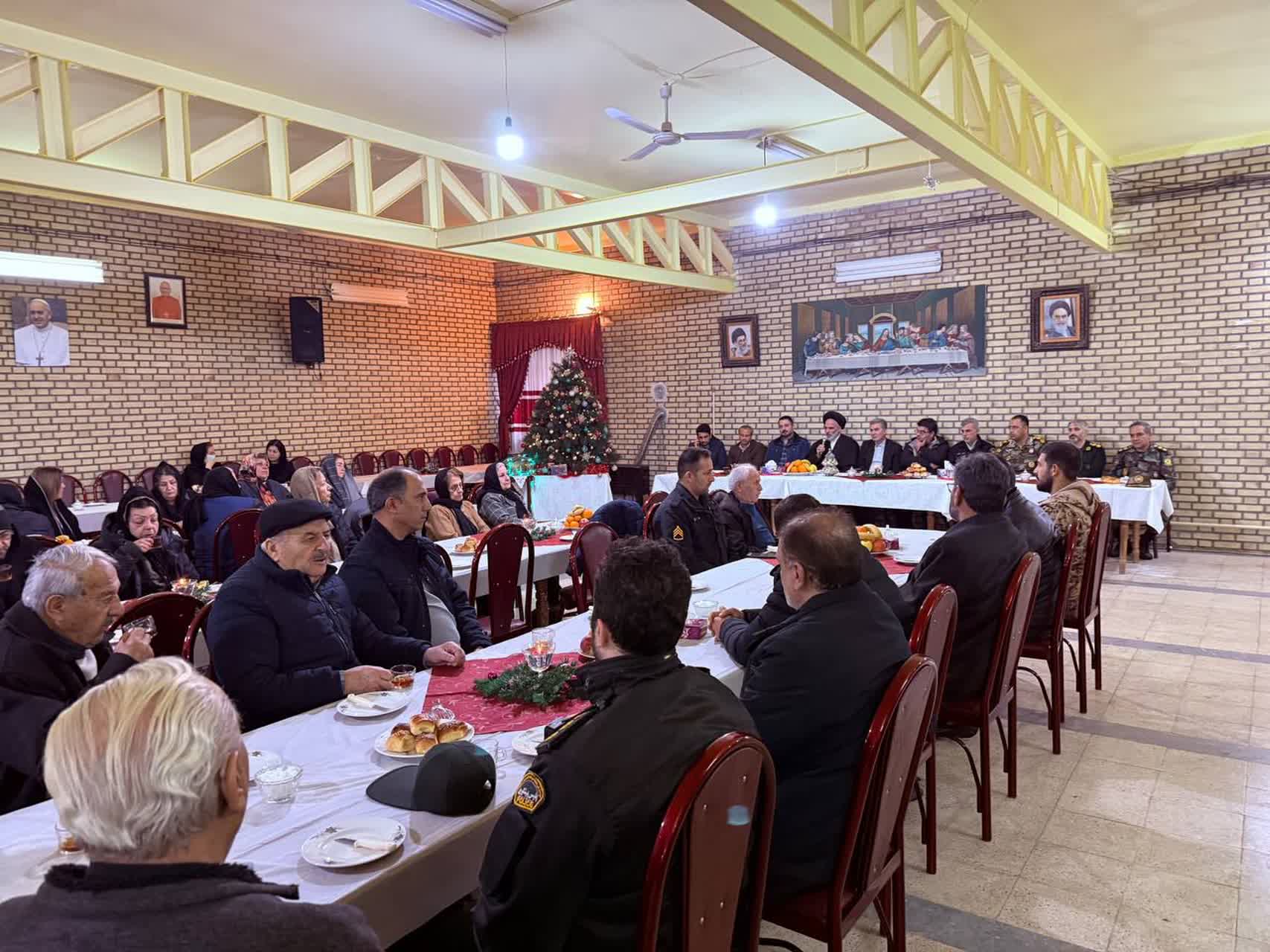 در آستانه سال نو میلادی؛ فرماندار سلماس و امام جمعه با اهالی مسیحی روستای خسروآباد دیدار کردند