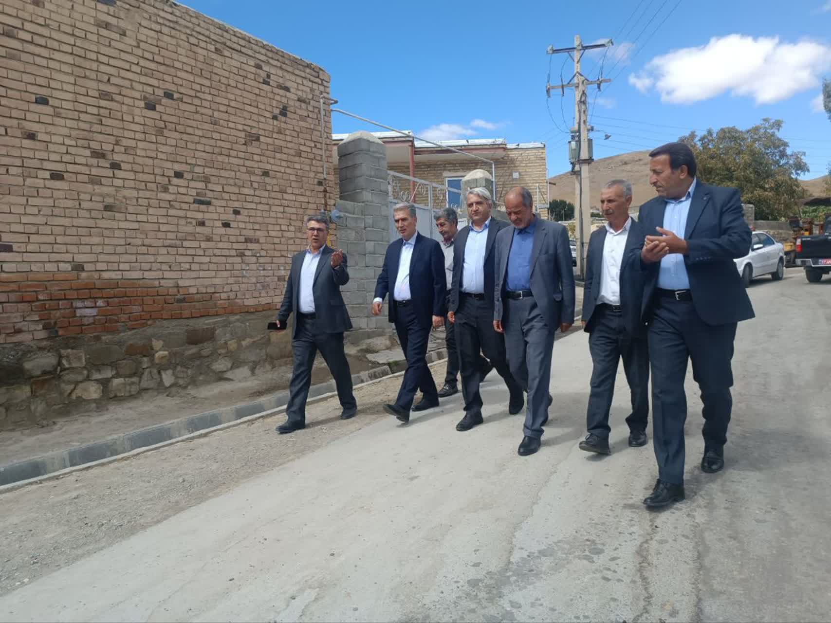 بازدید فرماندار سلماس از گبرآباد با همراهی نماینده و مسئولان محلی