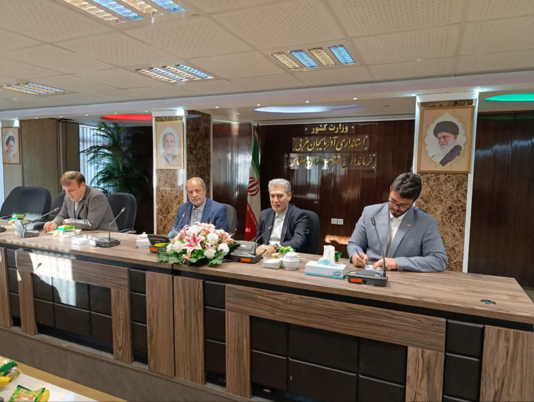 🔴 حضور مدیرکل پدافند غیرعامل استان در فرمانداری سلماس برای بررسی وضعیت پدافند غیرعامل شهرستان