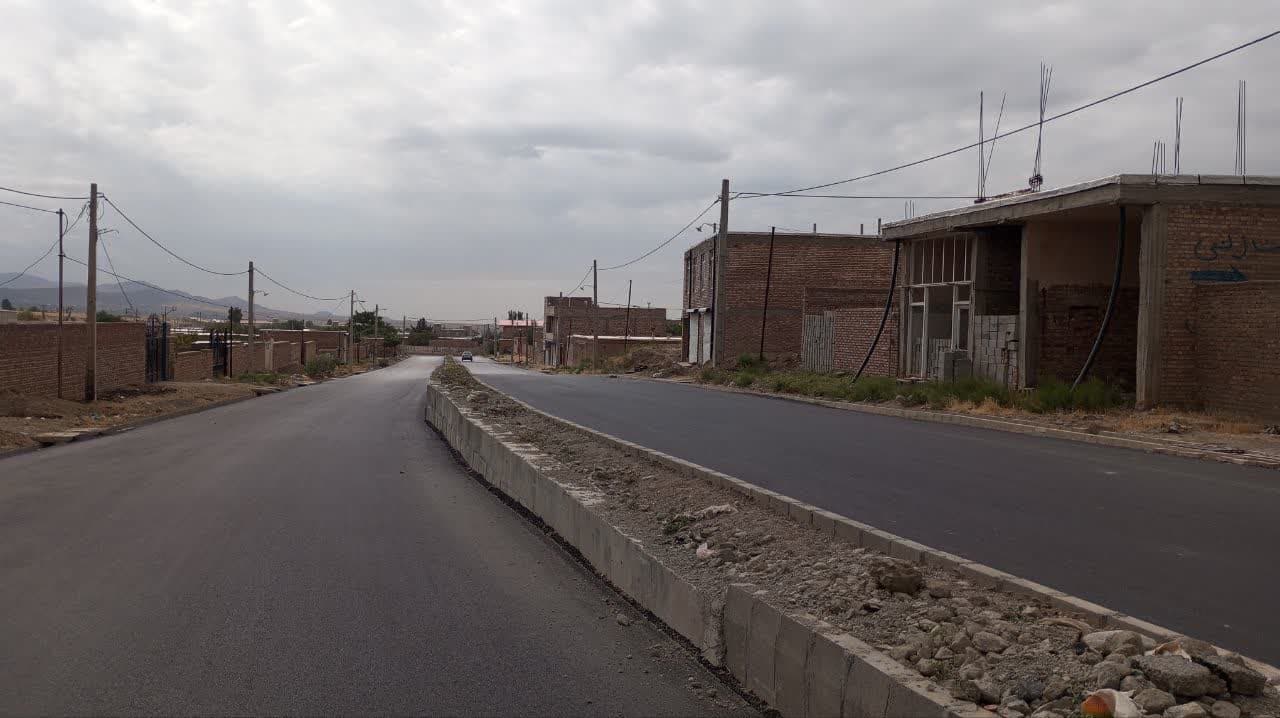 بازدید میدانی فرماندار و نماینده سلماس از طرحهای بنیاد مسکن و پروژههای آسفالت روستاهای مرکزی و کوهسار