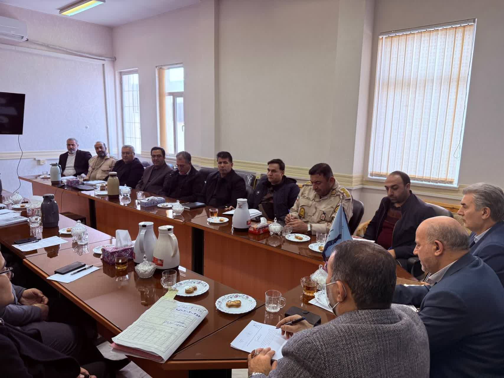 جلسه شورای پیشگیری از وقوع جرم شهرستان سلماس با حضور فرماندار، رئیس دادگستری، دادستان و اعضای شورا در محل سالن جلسات دادگستری برگزار شد.