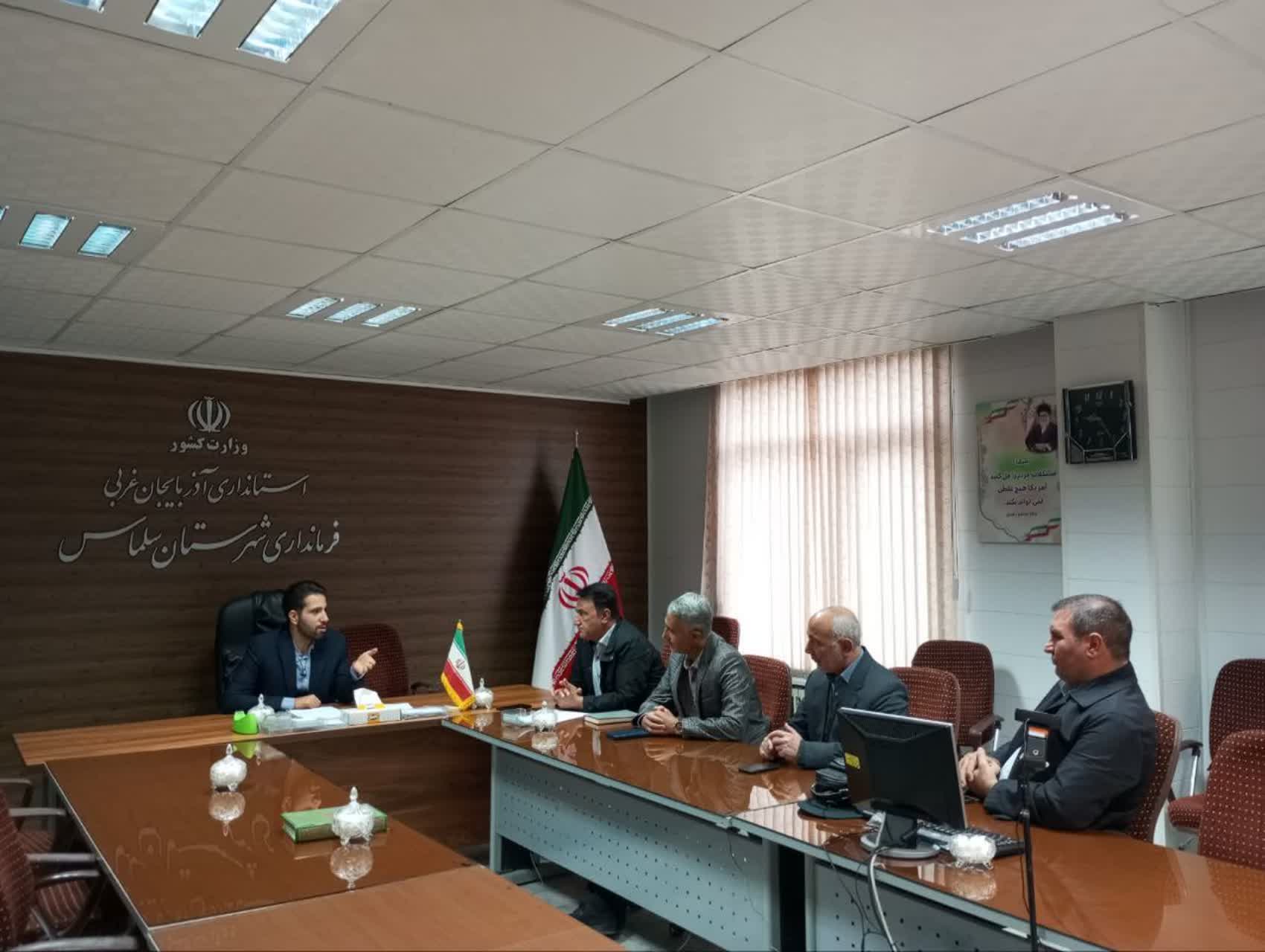 جلسه بررسی مطالبات اداره گاز شهرستان سلماس