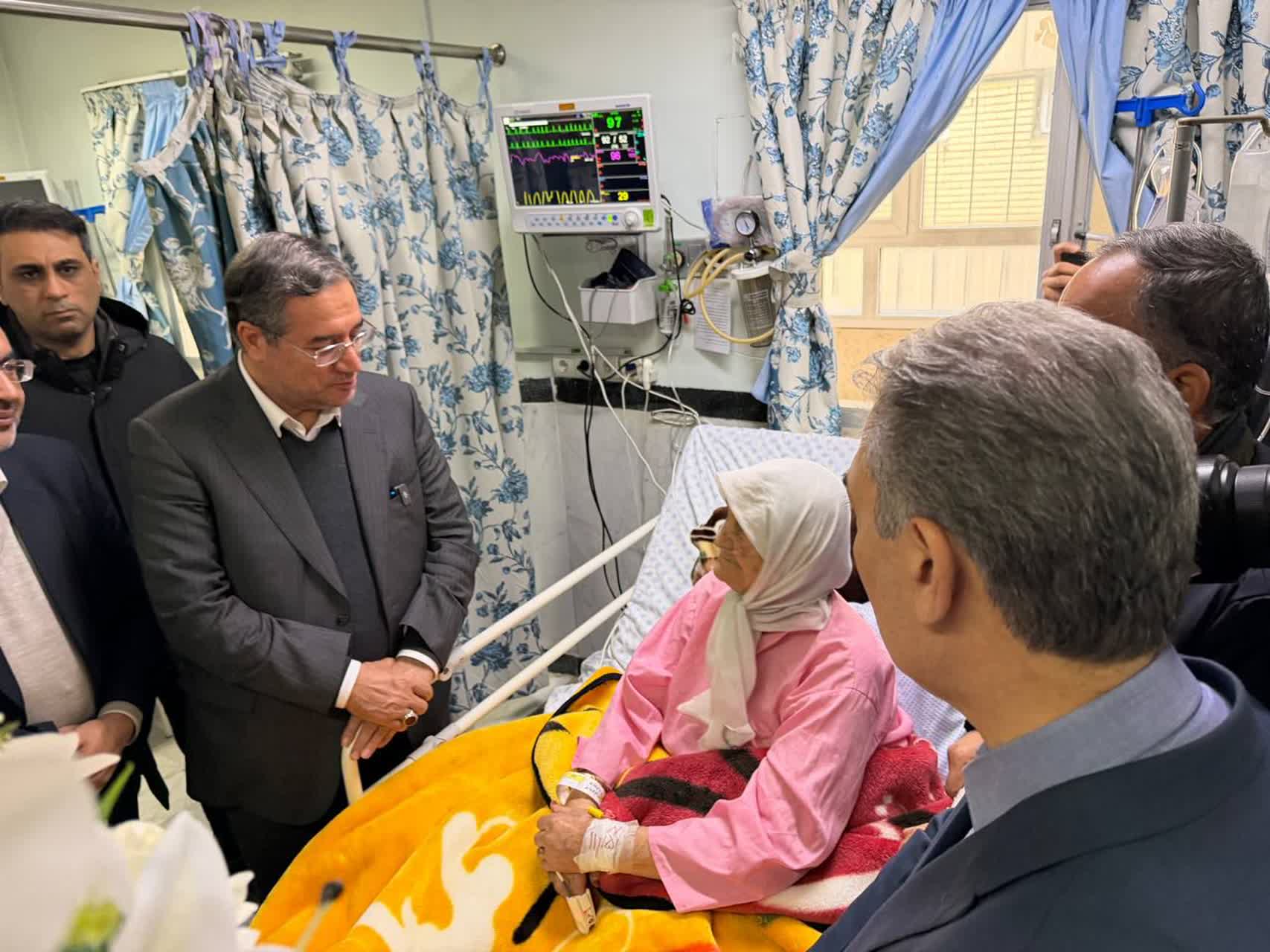 🇮🇷چهل و هفتمین فجر پیروزی🇮🇷  🔹استاندار آذربایجان‌غربی با حضور در بیمارستان خاتم‌الانبیا(ص) شهرستان سلماس از بخش‌های مختلف این مرکز درمانی بازدید کرد.