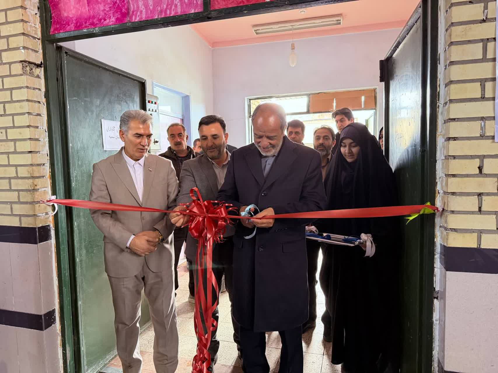 🔹افتتاح کف‌پوش و تجهیز سالن  ورزشی مدرسه سمیه در دهه فجر