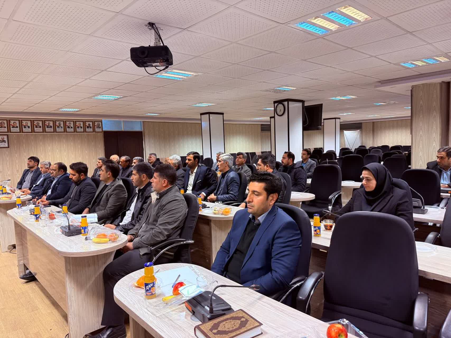 ⭕️ تأکید فرماندار سلماس بر برندسازی و حمایت از زنبورداران در جلسه شورای هماهنگی بخش کشاورزی