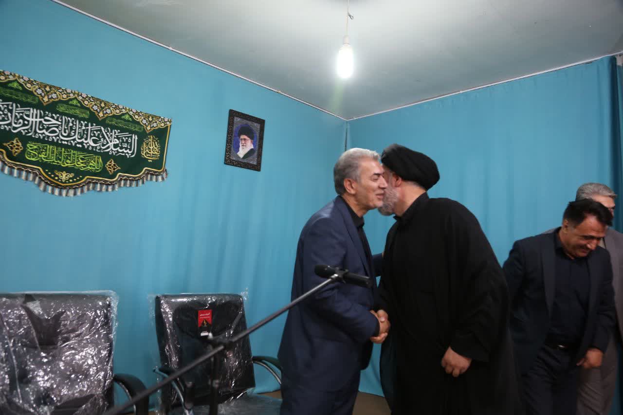 دیدار مسئولان شهرستان سلماس با امام جمعه به مناسبت هفته دولت