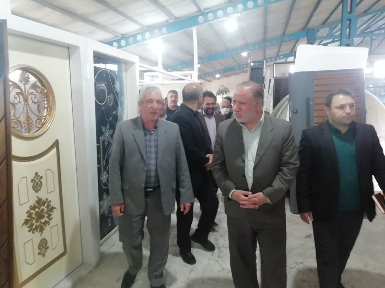 بازدید فرماندار از واحدهای تولیدی شهرستان