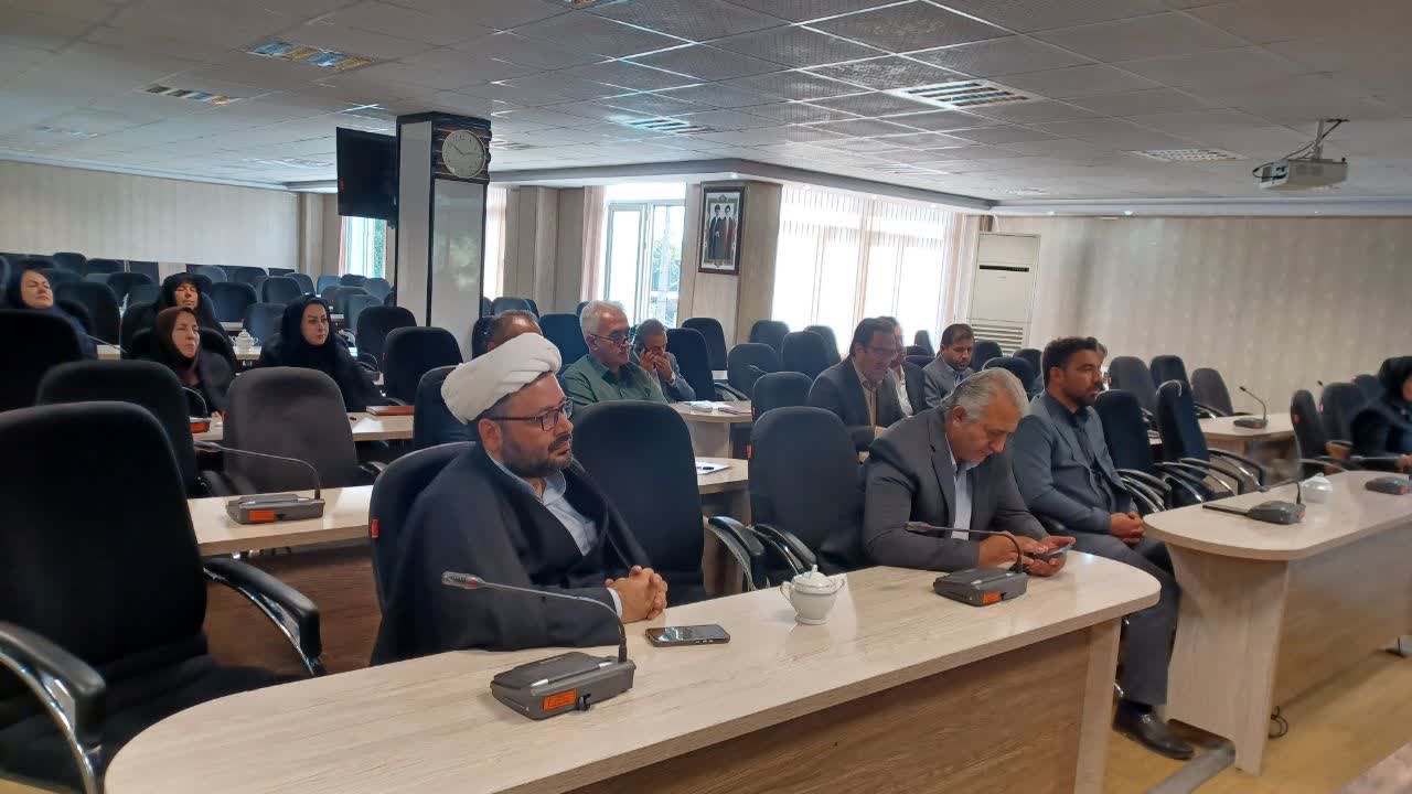 تأکید فرماندار سلماس بر اجرای برنامههای حوزه خانواده و جوانی جمعیت در جلسه ستاد شهرستانی