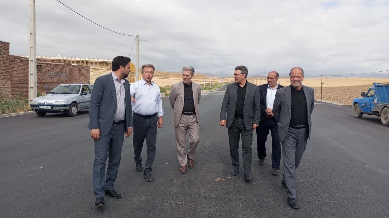 بازدید میدانی فرماندار و نماینده سلماس از طرحهای بنیاد مسکن و پروژههای آسفالت روستاهای مرکزی و کوهسار