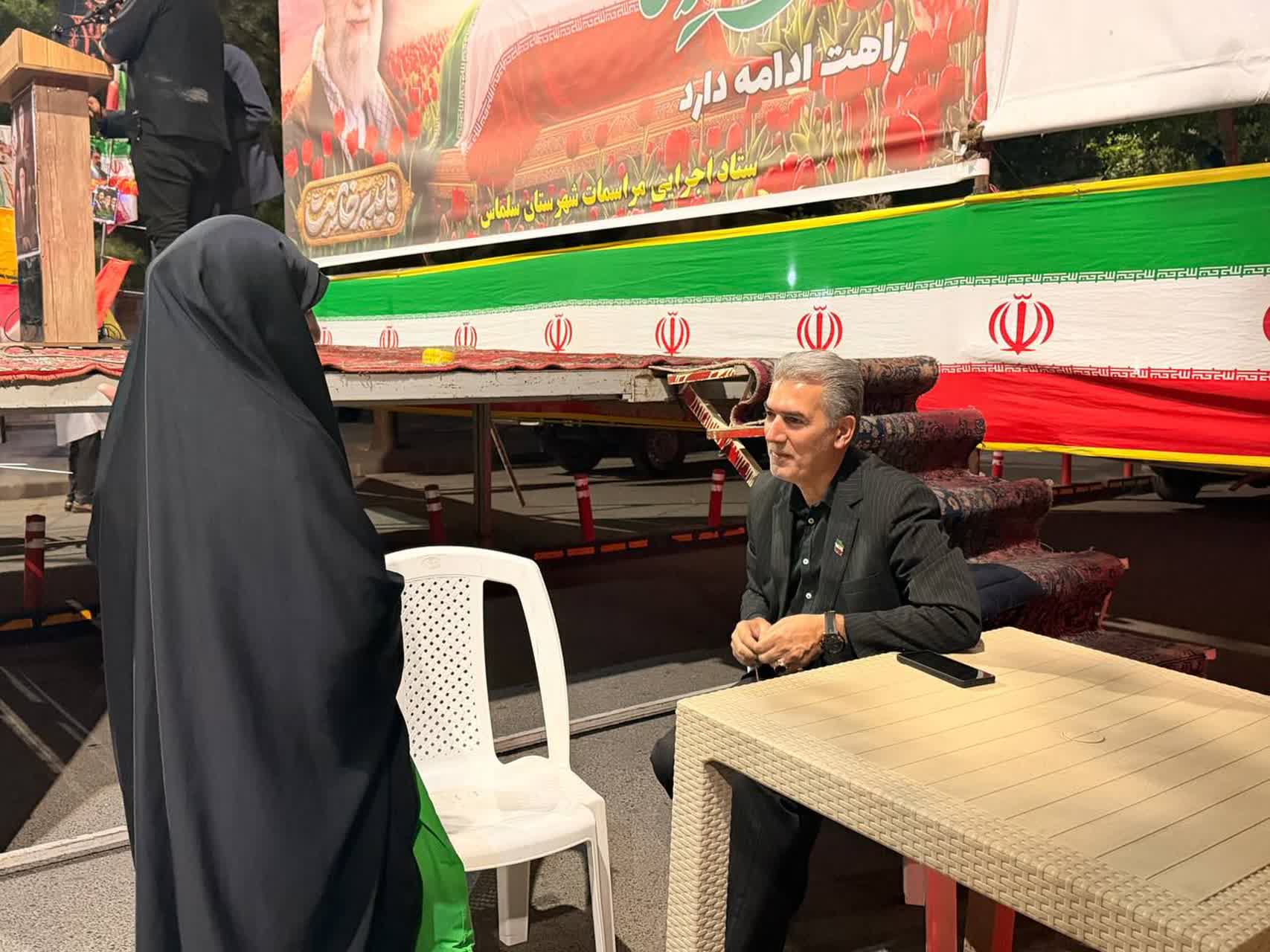 💢 یکصدو بیست و چهارمین شب مقاومت و ایستادگی مردم ایران 🔹برپایی شصت و نهمین روز میز ارتباطات مردمی فرمانداری شهرستان سلماس (برای اولین بار در کشور) 🔸با حضور فرماندار شهرستان سلماس 🔸هر شب ساع
