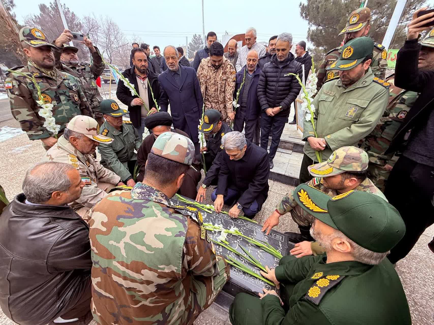 مراسم عطرافشانی قبور مطهر شهدا و گرامیداشت یاد و خاطره شهدای غریب اسارت سلماس برگزار شد.