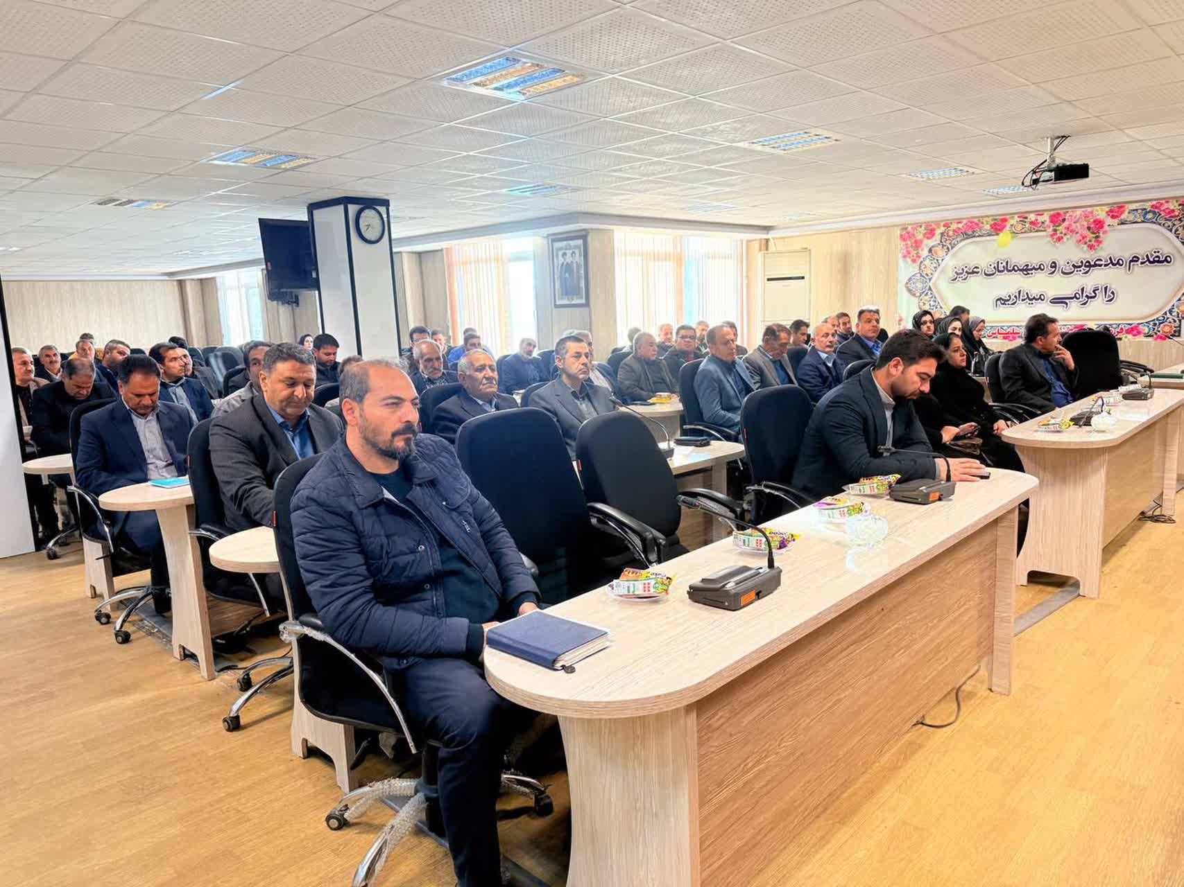 کاروان ترویج بهرهوری کشاورزی شهرستان سلماس به مناسبت روز جهانی خاک، به ریاست علی علائی فرماندار سلماس و با حضور اعضای ستاد مربوطه برگزار شد.