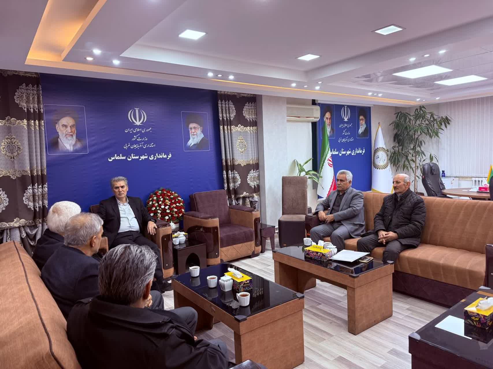 دیدار هیئت امناء مجمع خیرین بیمارستان خاتم‌الانبیاء با فرماندار شهرستان سلماس