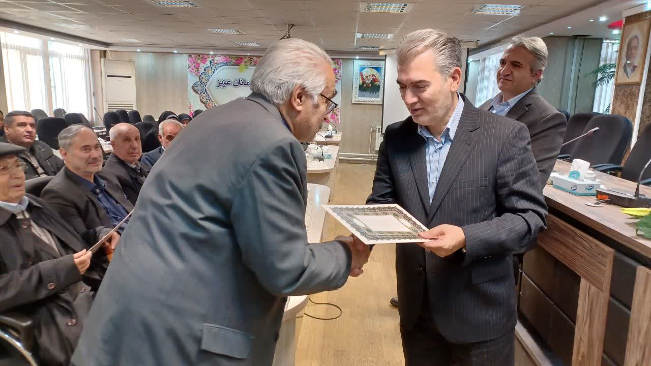 نشست صمیمی علی علائی فرماندار شهرستان سلماس با جمعی از همکاران بازنشسته و کارکنان فرمانداری برگزار شد