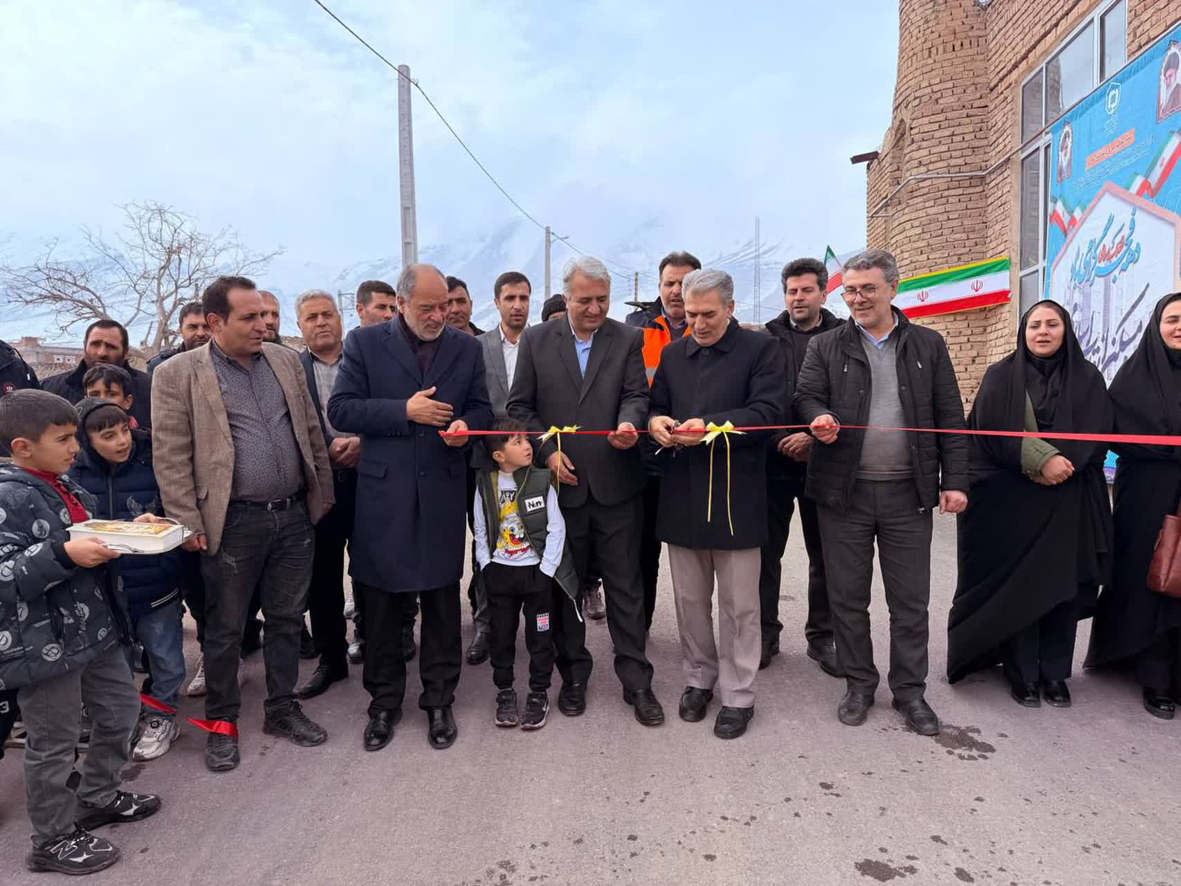 🔸آیین بهره‌برداری از چهار پروژه بنیاد مسکن انقلاب اسلامی در شهرستان سلماس با حضور فرماندار، نماینده مردم در مجلس شورای اسلامی و جمعی از مسئولان محلی برگزار شد.