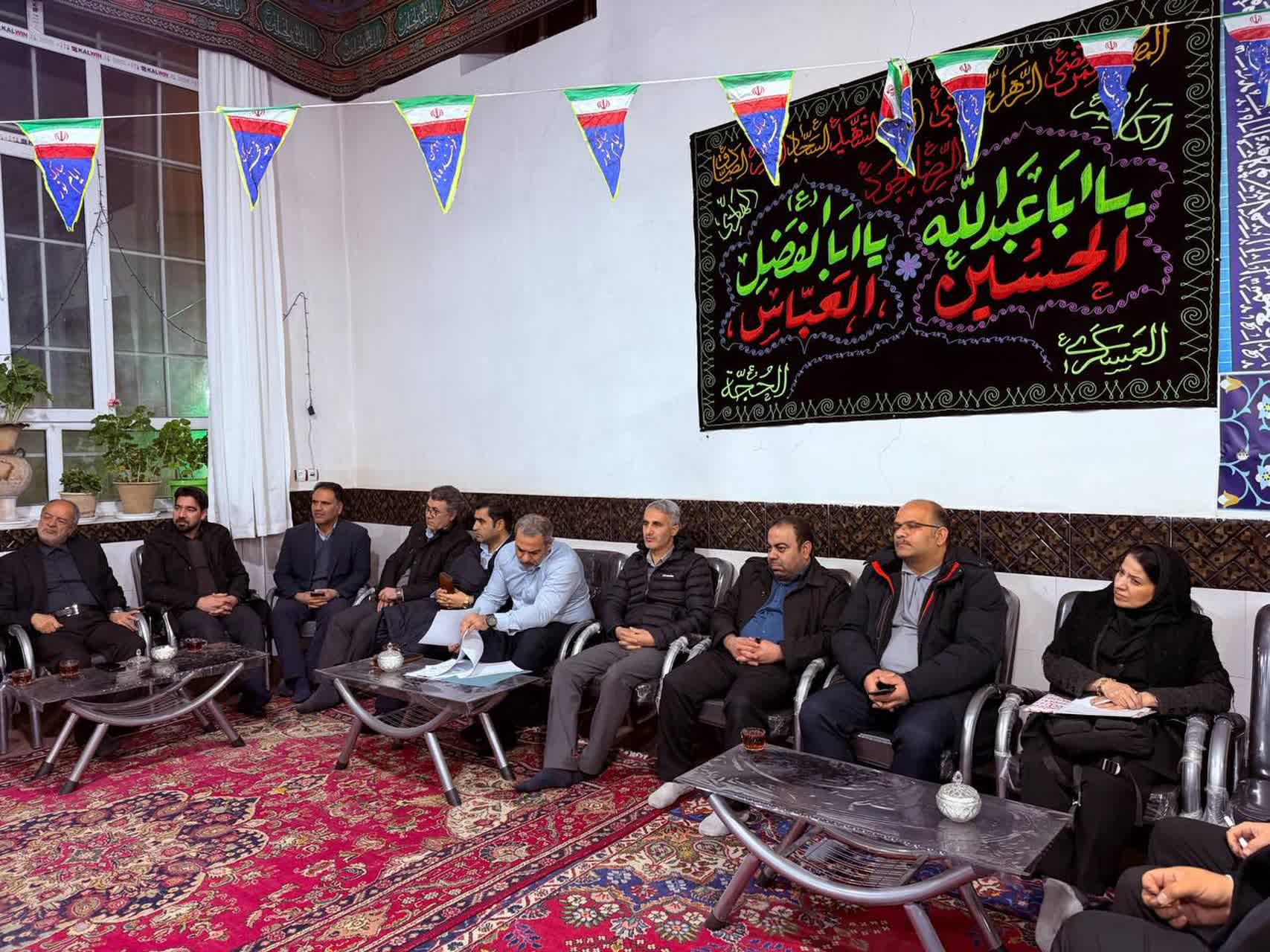 🇮🇷چهل و هفتمین فجر پیروزی🇮🇷  🔹میز خدمت شورای اداری شهرستان سلماس با حضور فرماندار و نماینده مردم شریف سلماس در مجلس شورای اسلامی در مسجد حضرت ابوالفضل‌العباس(ع) روستای هفتوان برگزار شد.