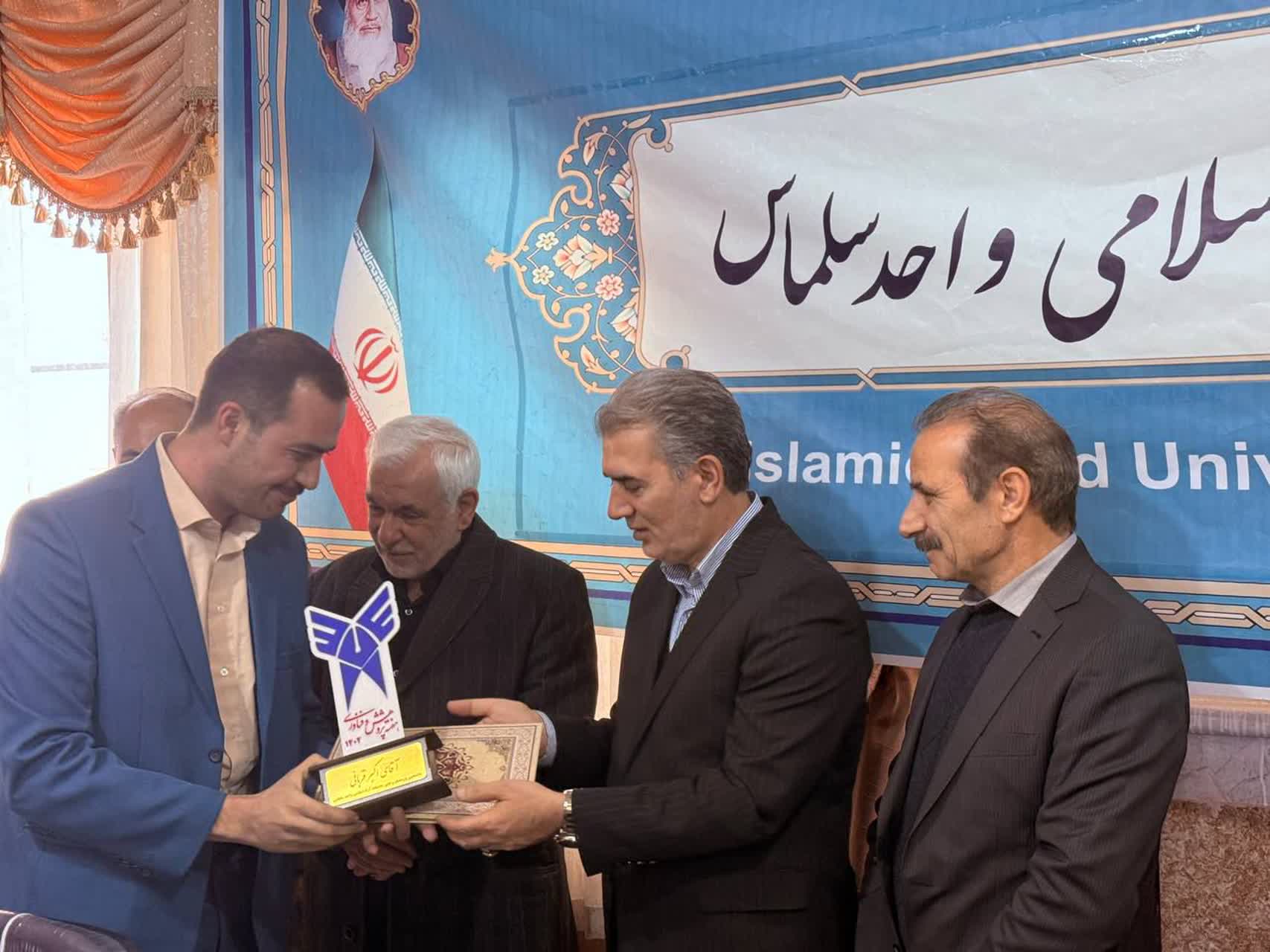 آیین تجلیل از پژوهشگران برتر دانشگاه آزاد اسلامی واحد سلماس برگزار شد