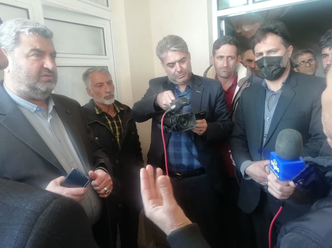 بازدید فرماندار از مناطق زلزله زده شهرستان سلماس