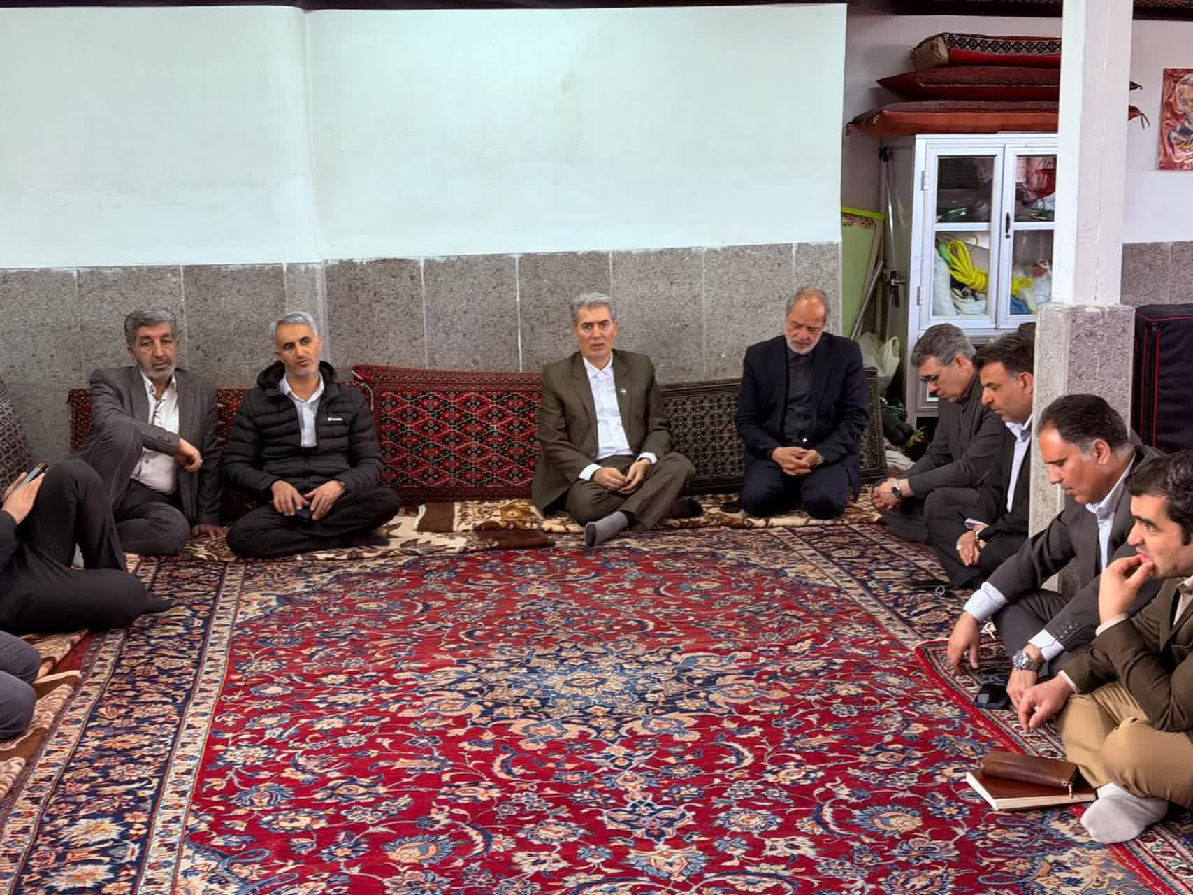 بازدید فرماندار و نماینده مردم شریف سلماس در مجلس شورای اسلامی از روستای خانقاه در قالب کاروان خدمت