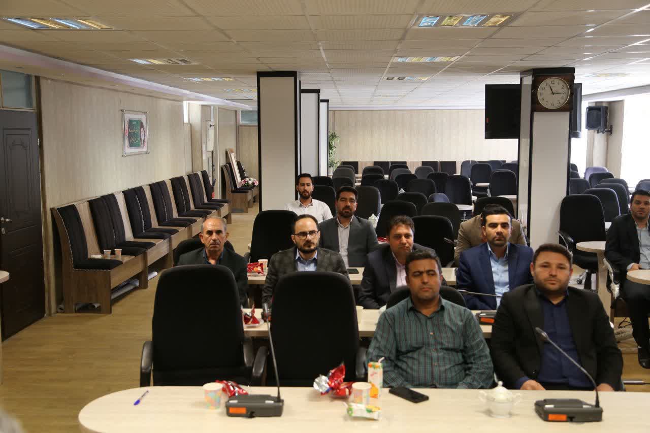 نشست صمیمی معاون استاندار با همکاران فرمانداری سلماس