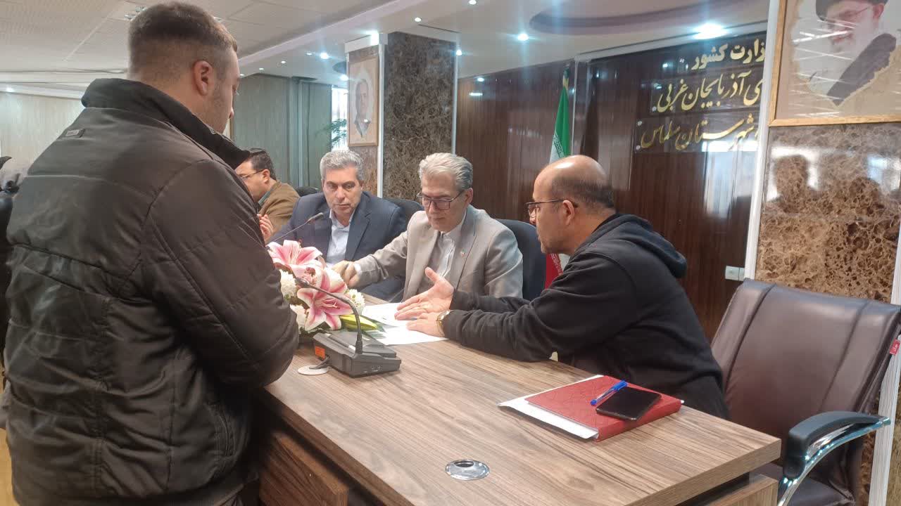 برگزاری ملاقات مردمی فرماندار سلماس با حضور رؤسای ادارات شهرستان در ایام دهه فجر