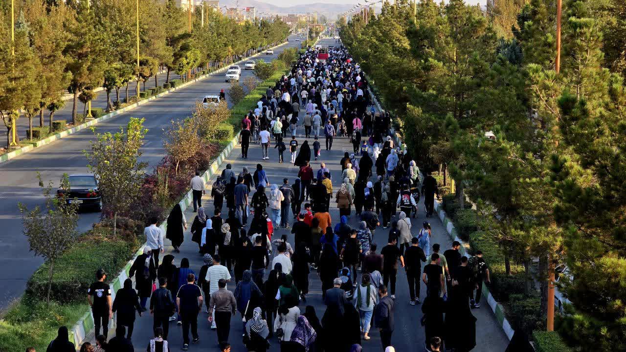 📷همایش بزرگ پیادهروی خانوادگی در سلماس برگزار شد