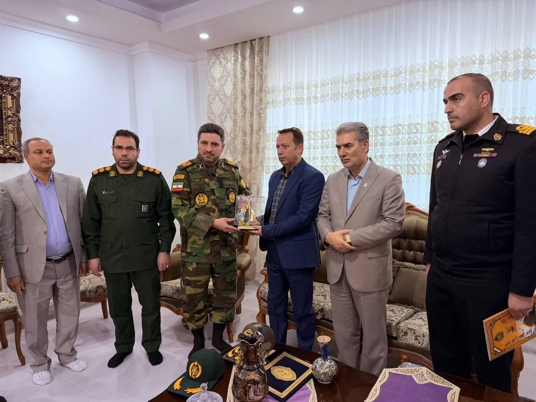 دیدار فرماندار شهرستان سلماس با خانواده معظم شهدا