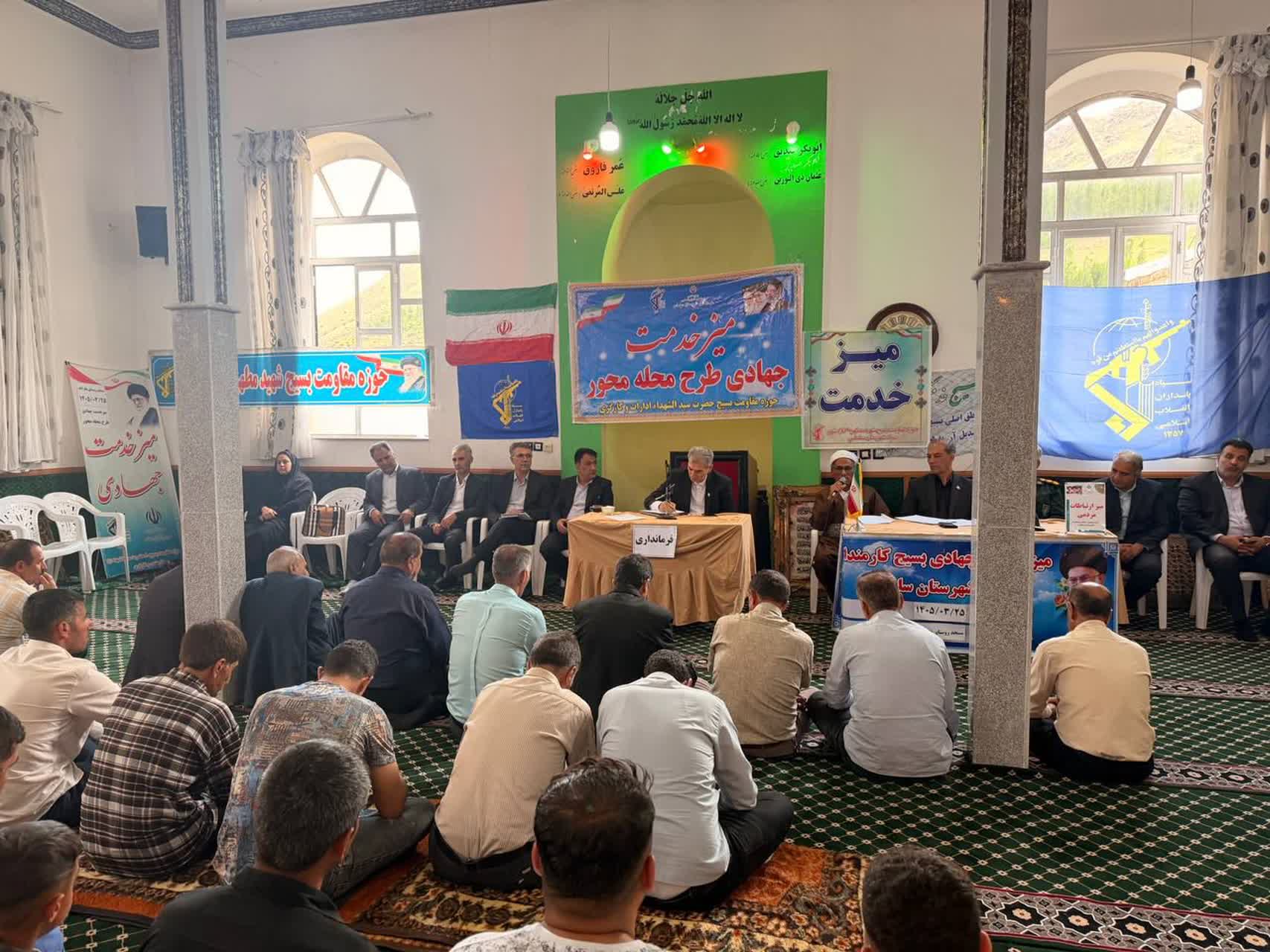 برگزاری میز خدمت جهادی محله محور در سلماس با حضور فرماندار و پاسخگویی مستقیم به مطالبات مردمی