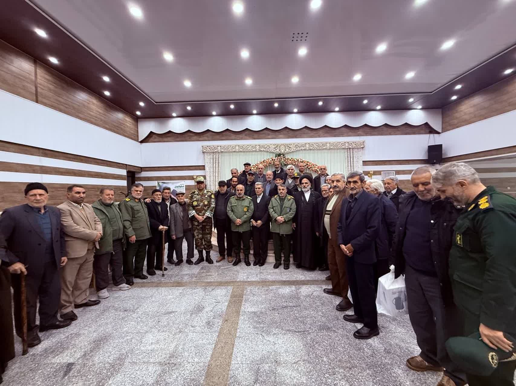 مراسم گرامیداشت روز پدر و تجلیل از پدران معزز شهدا با حضور فرمانده قرارگاه حمزه سیدالشهدا(ع)، فرماندار و امام جمعه شهرستان سلماس برگزار شد.