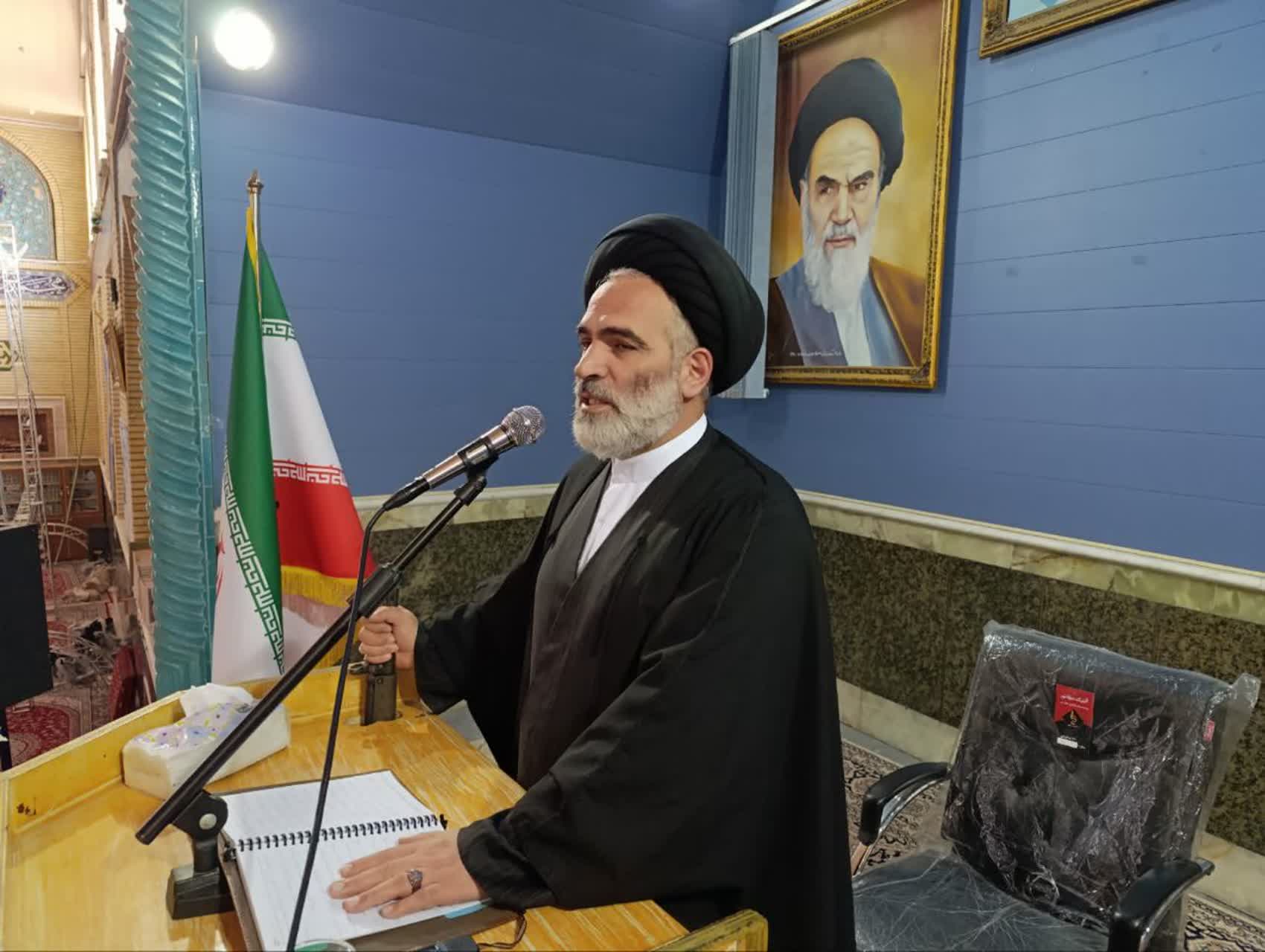 🕌 نماز عبادی - سیاسی جمعه این هفته شهرستان سلماس به امامت حجت الاسلام و المسلمین سید ابراهیم طباطبایی با حضور نماینده مردم سلماس، فرماندار و آحاد مردم  در مصلی امام خمینی(ره) شهرستان سلماس برگزار شد