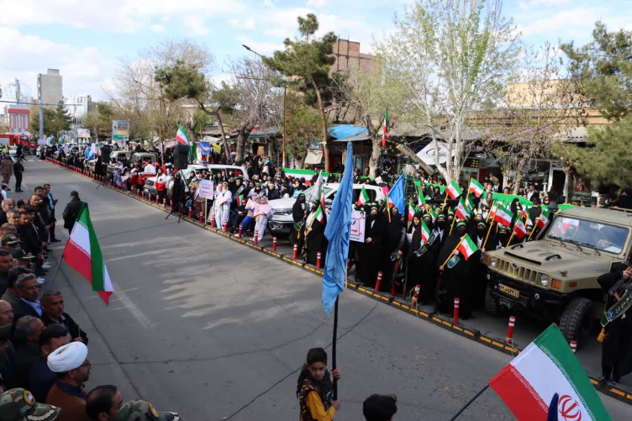 طنین اقتدار «دختران ایران» در سلماس؛ بیعت حماسی بانوان سلحشور با آرمان‌های نظام و رهبری ‌