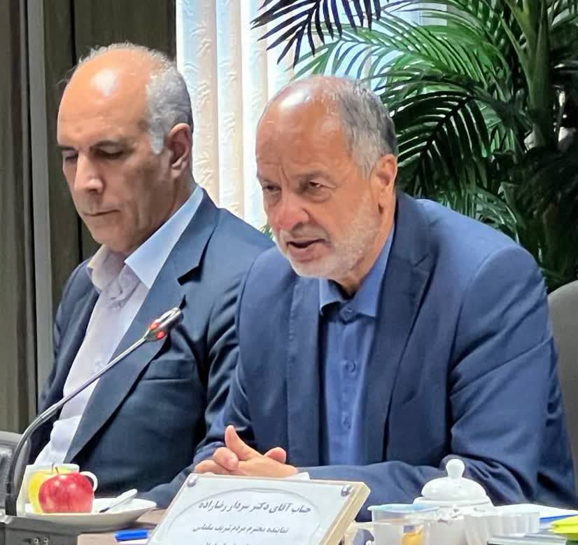 سردار دکتر رضازاده،نماینده مردم سلماس ضمن تقدیر از حضور استاندار،مسئولین استانی و سایر افراد حاضر در جلسه گفت:یک امیدواری بزرگ میان مردم در خصوص پایانه مرزی کوزه رش بوجود آمده است و امروز به ثمر نشستن