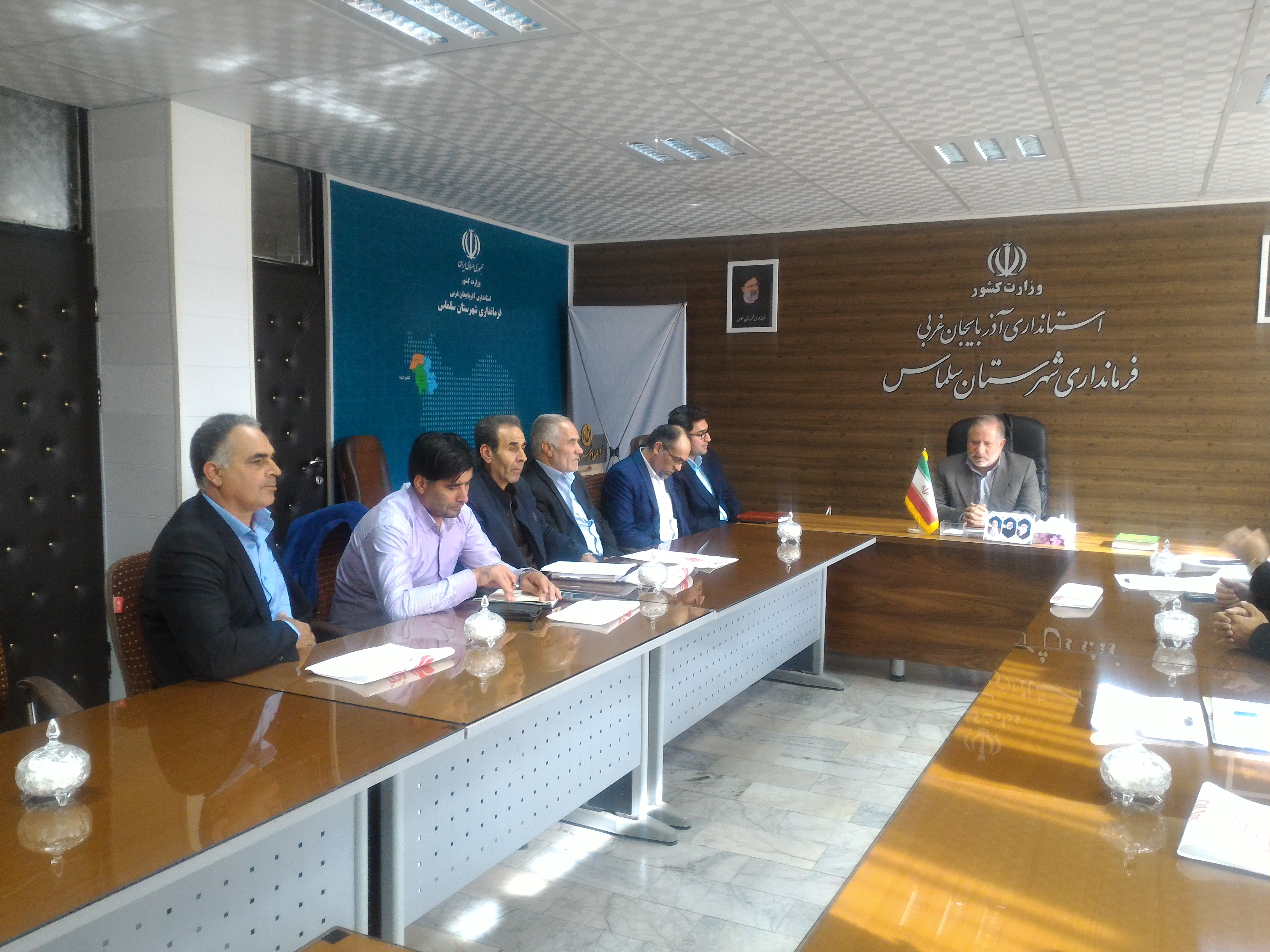 جلسه هم اندیشی با فعالین اقتصادی در حوزه دام و طیور شهرستان