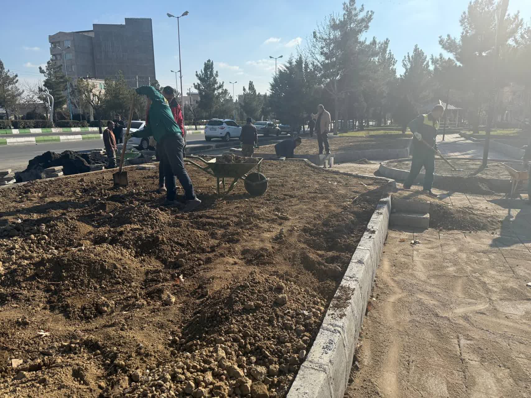 بازدید فرماندار شهرستان،نماینده، شهردار و اعضای شورای اسلامی شهر از فضای سبز جدید بلوار امام رضا(ع)