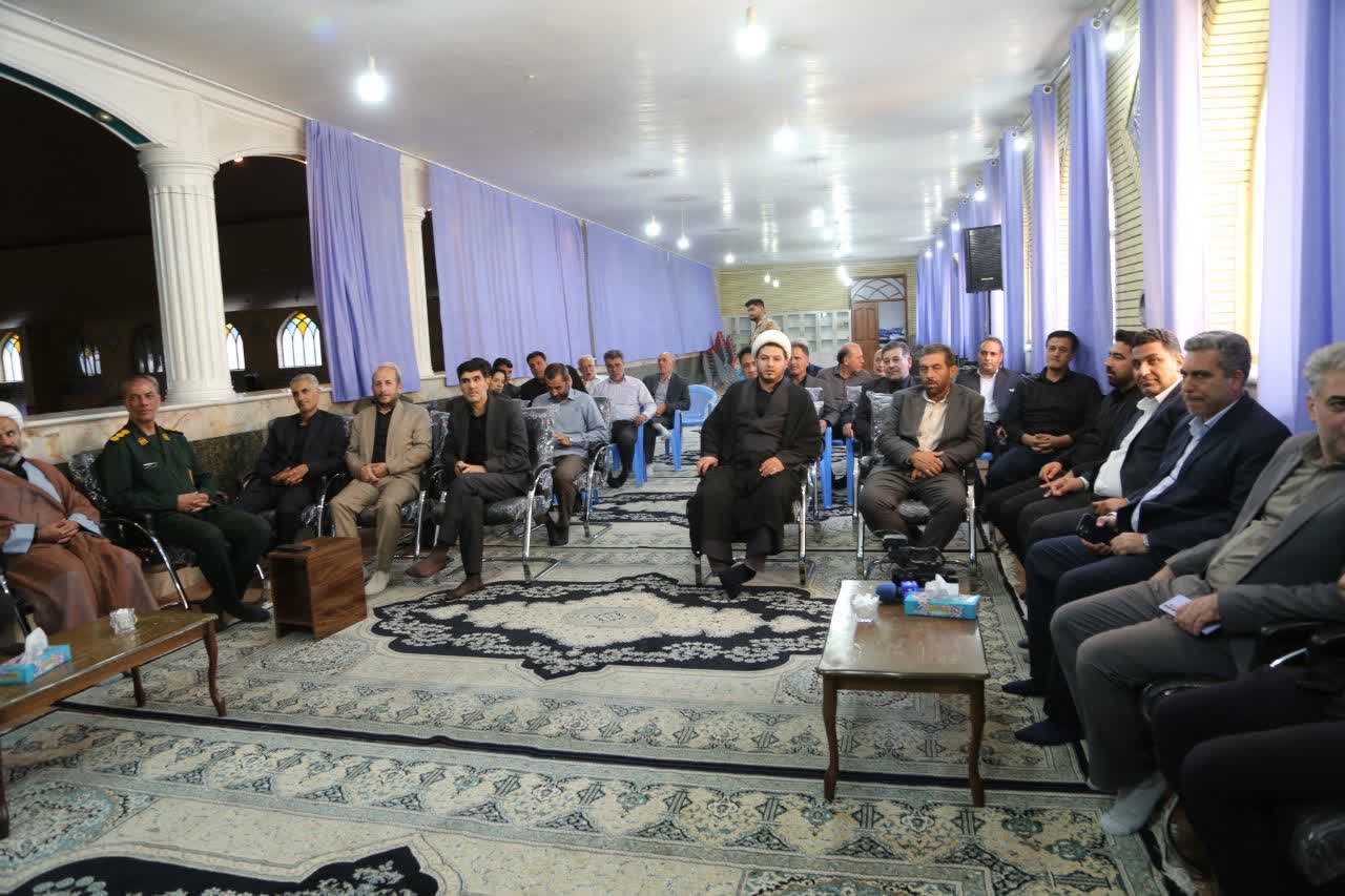 دیدار مسئولان شهرستان سلماس با امام جمعه به مناسبت هفته دولت