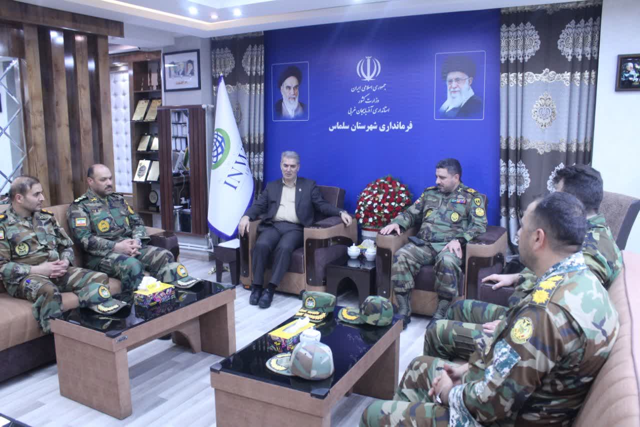 دیدار فرمانده تیپ ارتش با فرماندار سلماس به مناسبت روز جانباز