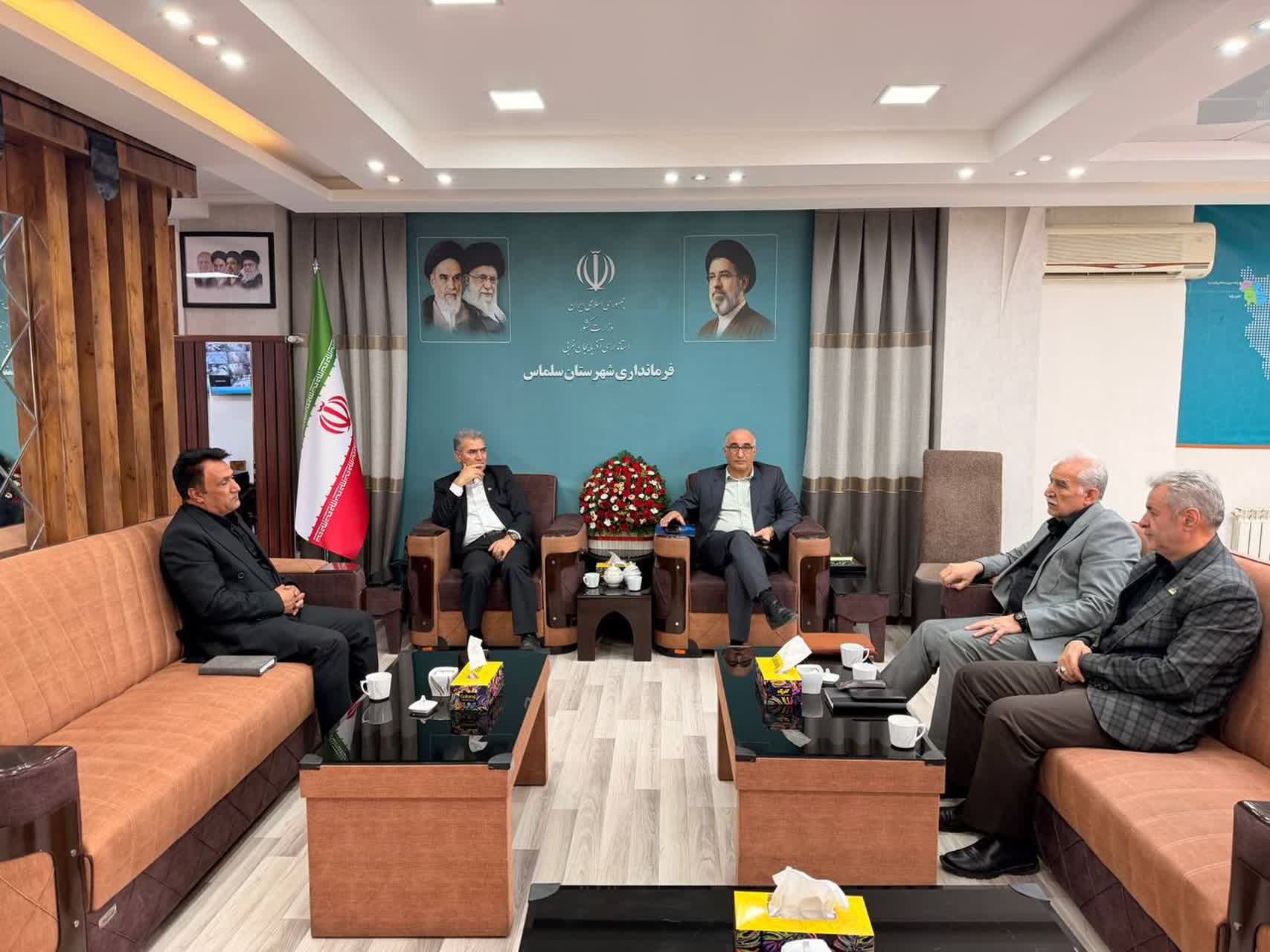 مدیرعامل شرکت گاز آذربایجان غربی با فرماندار شهرستان سلماس دیدار و درباره آخرین اقدامات، عملکرد و پروژههای در دست اجرای این شرکت در شهرستان گفتوگو کرد.